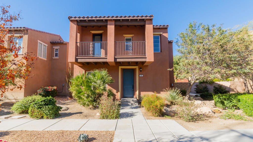 570 Calle Vibrante