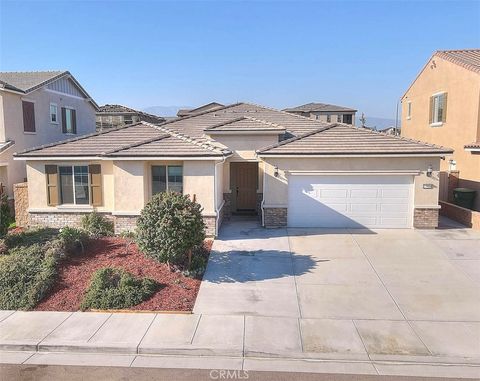 Photo of 12914 Shorthorn Dr, Eastvale, CA 92880 (MLS # TR25216481)