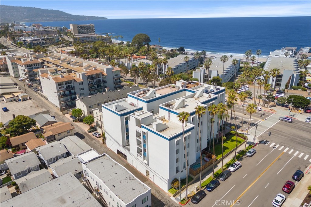 Prime beachside location with ocean views just minutes from the Redondo Beach Pier, waterfront dining, and the scenic bike path. While not directly on the sand, the property is conveniently located across the street from the beach, with pedestrian access through the complex to reach the shoreline. Community amenities include a gym, a Jacuzzi, a sauna, and a private balcony perfect for relaxing or barbecuing while enjoying the coastal view and ocean breezes.