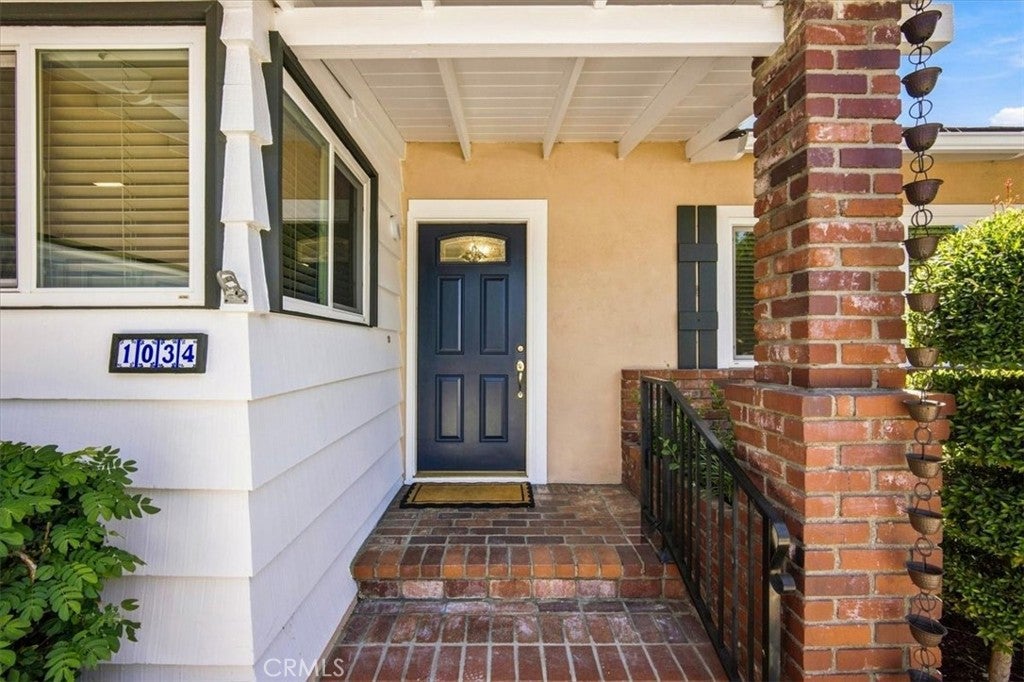 1034 N Soldano