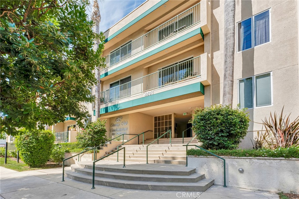 Chic Top-Floor condo living in the Heart of Sherman Oaks. Welcome to Country Club Condominiums—a stylish, amenity-rich community in one of the most sought-after neighborhoods in Los Angeles. This sun-drenched top-floor end unit blends sophistication with comfort, offering the ultimate Sherman Oaks lifestyle just steps from Ventura Boulevard.
Inside, you’ll find a spacious open feel layout with two private en-suite bedrooms thoughtfully placed on opposite sides of the home—perfect for privacy, roommates, or hosting guests. The updated kitchen shines with newer countertops, stainless steel appliances, recessed lighting and tons of storage, while the inviting living and dining rooms flow seamlessly to your private patio—ideal for morning coffee or evening cocktails.
Fresh paint, new carpet, ceiling fans, central AC/Heat and the convenience of in-unit laundry elevate the everyday. Plus, you’ll have secure tandem parking spaces for two cars (plus guest parking!) in the gated garage.
At home, enjoy resort-style amenities: a sparkling pool, BBQ area with outdoor dining areas, fitness center, clubhouse with billiards, elegant lobby, on-site staff, and earthquake insurance—all in a meticulously maintained community.
Step outside and you’re moments from trendy gastropubs, boutique shopping, cozy coffee houses, and legendary dining like Casa Vega, Petit Trois, and Boneyard Bistro. With quick access to the 405 and 101 freeways, you can be in Beverly Hills, UCLA, DTLA, or the Westside in minutes. This is more than a condo—it’s a lifestyle upgrade in the heart of Sherman Oaks.