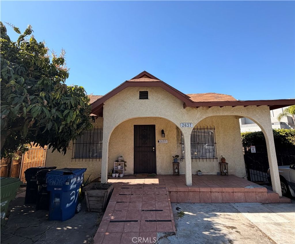 Photo of 2637 S Longwood Avenue, Los Angeles, CA 90016 (MLS # TR26055727)