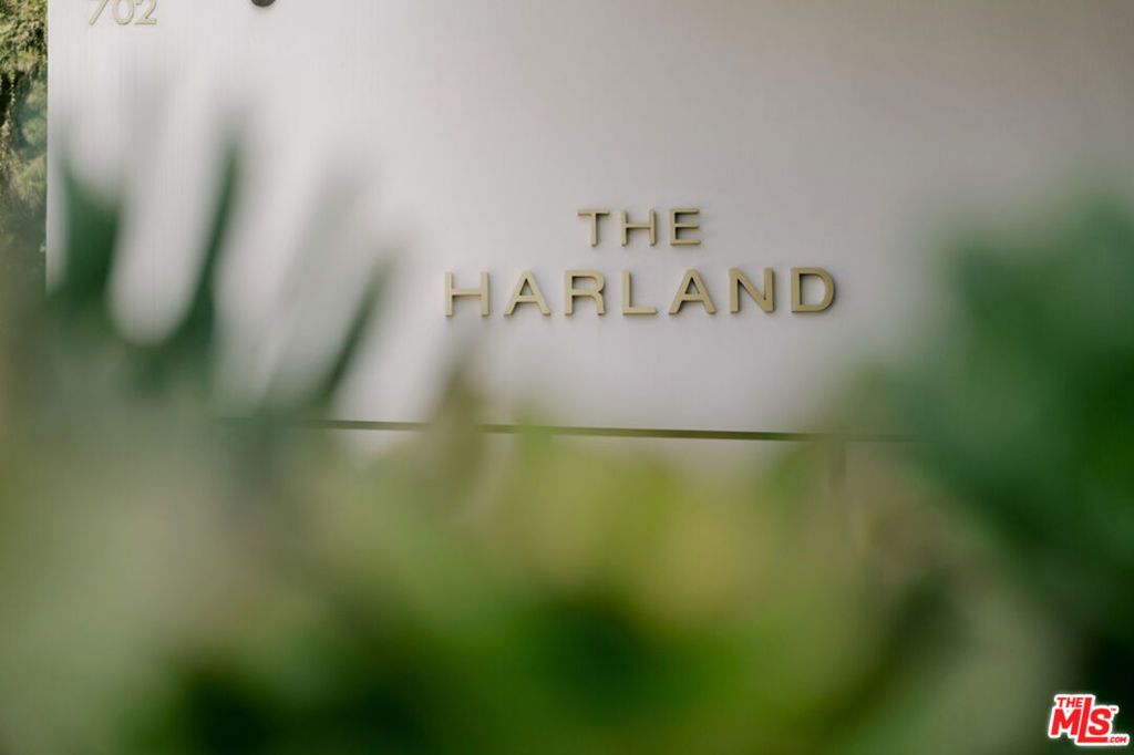 Photo of 702 N Doheny Drive #101, West Hollywood, CA 90069 (MLS # 25623691)