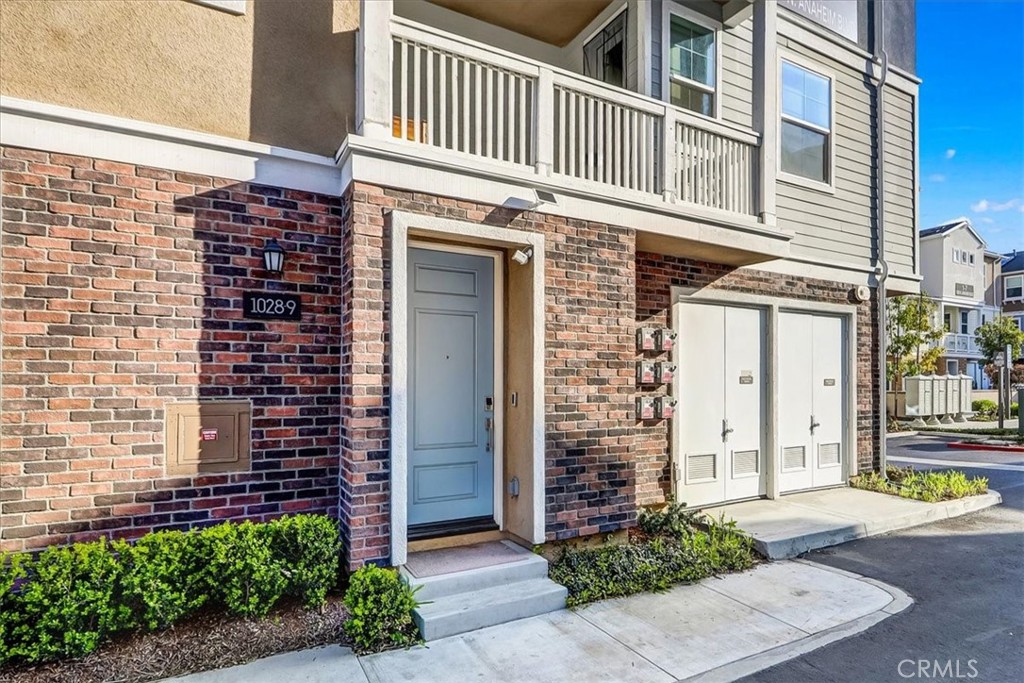 1028 N Anaheim Boulevard 9