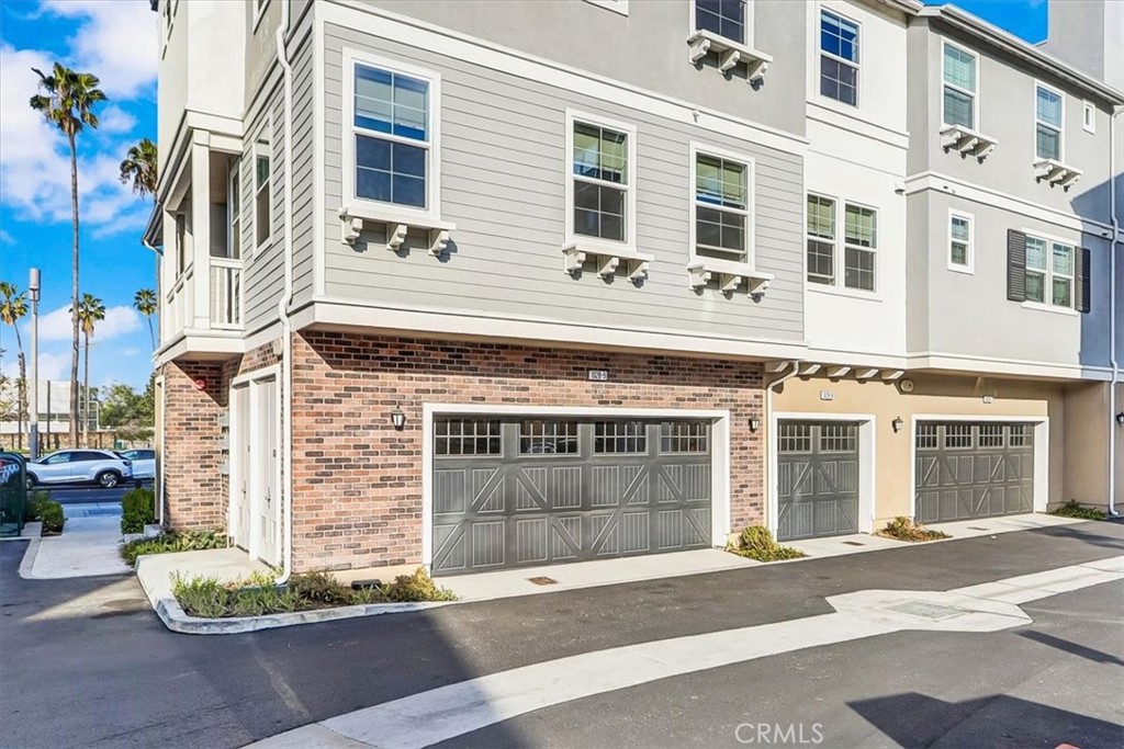 1028 N Anaheim Boulevard 9