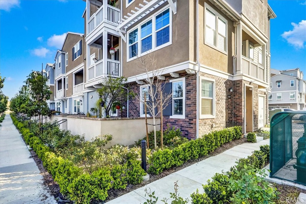 1028 N Anaheim Boulevard 9