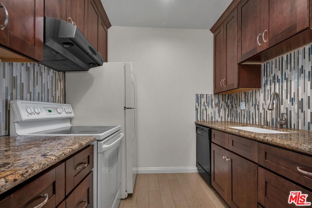 7740 Redlands Street M3075