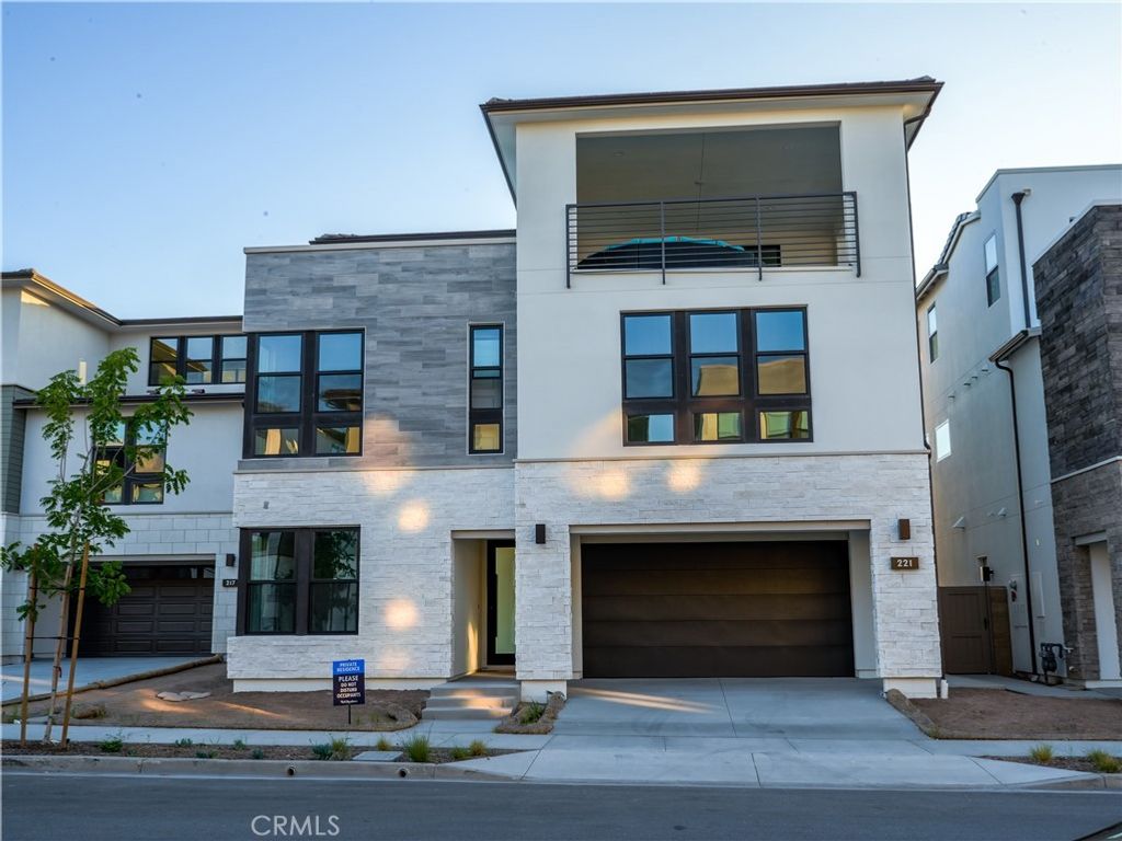 Photo of 221 Stage, Irvine, CA 92618 (MLS # TR25151238)