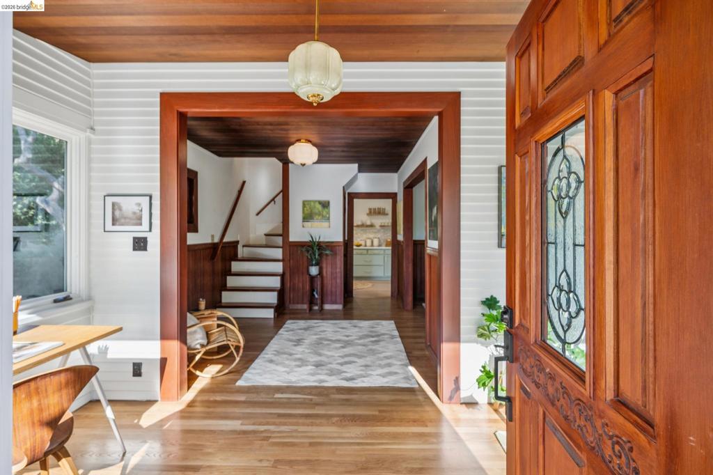 2129 Roosevelt Ave