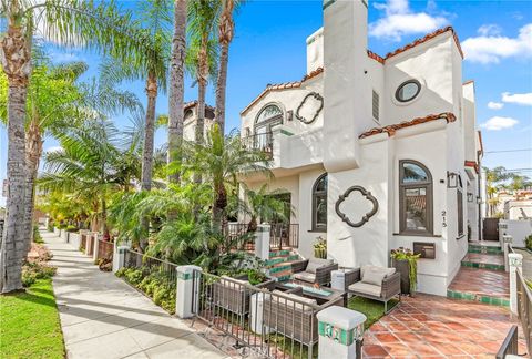 Photo of 215 Glendora Ave, Long Beach, CA 90803 (MLS # OC26037028)