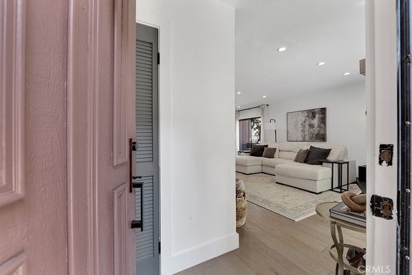 21931 BURBANK BLVD APT 25, WOODLAND HILLS, CA 91367 - Image c67a0db8b4de8d1b951bd2cb491a5fd5/1782783936