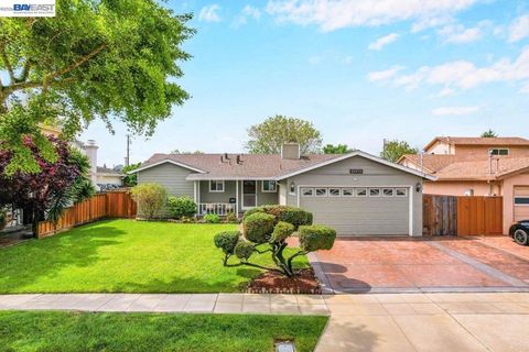 Photo of 35975 Ruschin Dr, Newark, CA 94560 (MLS # 41132063)