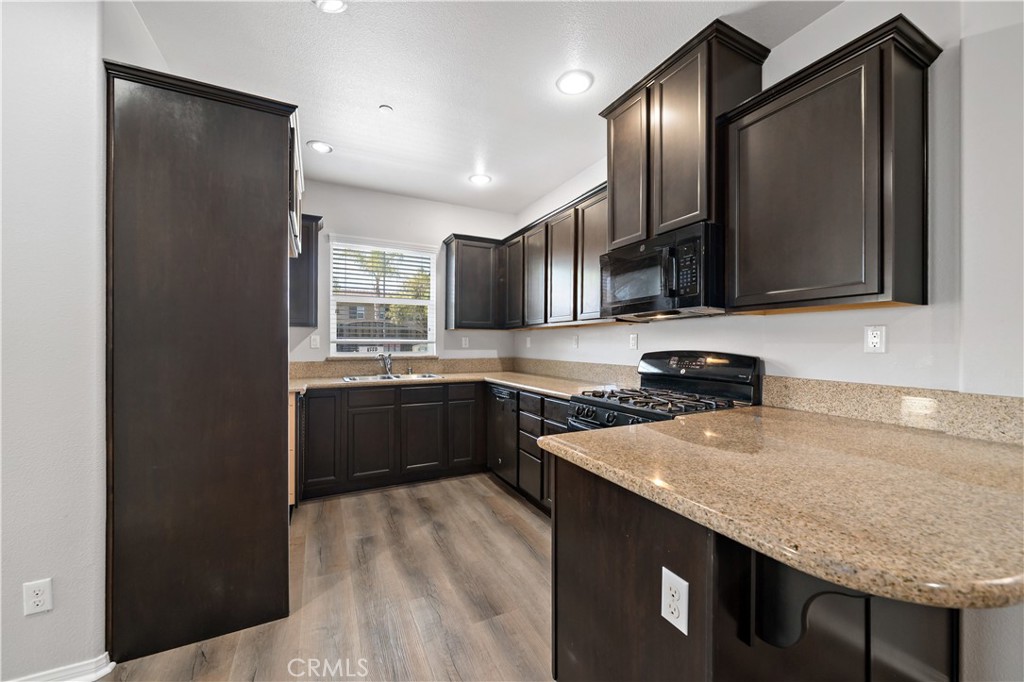 37398 Paseo Violeta 75