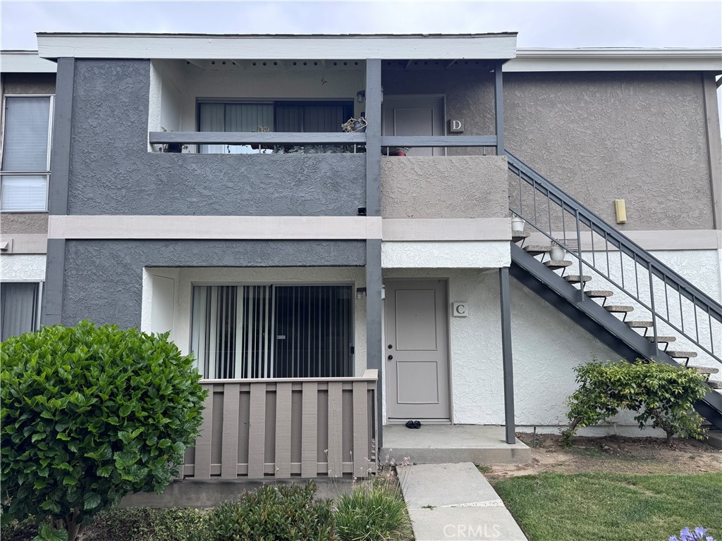 2871 S Fairview