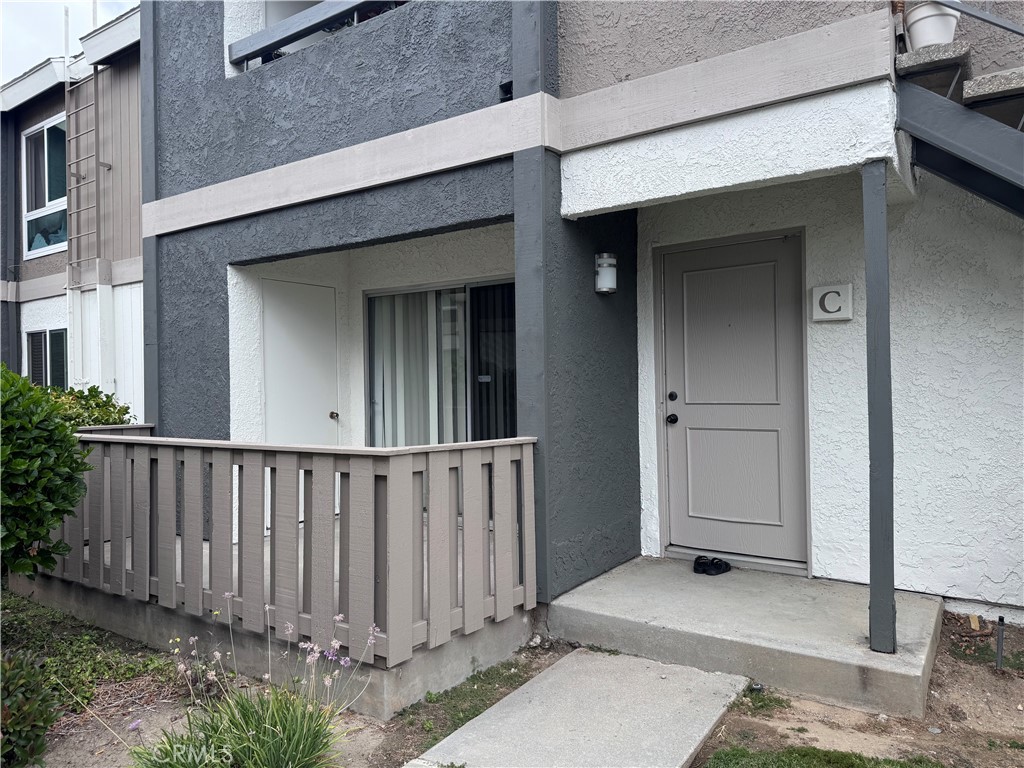 2871 S Fairview