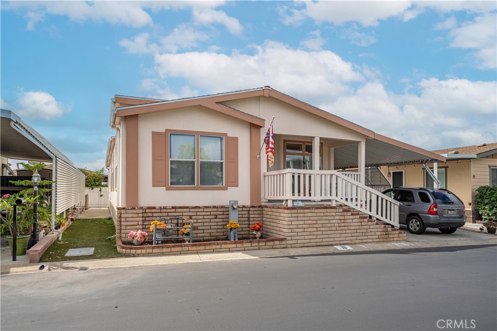 1245 W Cienega Avenue 18