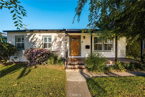 Photo of 1908 Clark Ave, Long Beach, CA 90815 (MLS # RS26035705)