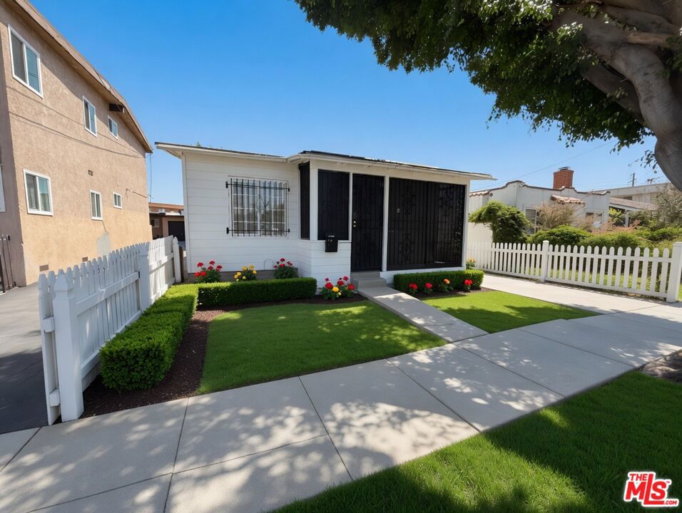 438 W Plymouth Street, Inglewood CA 90302