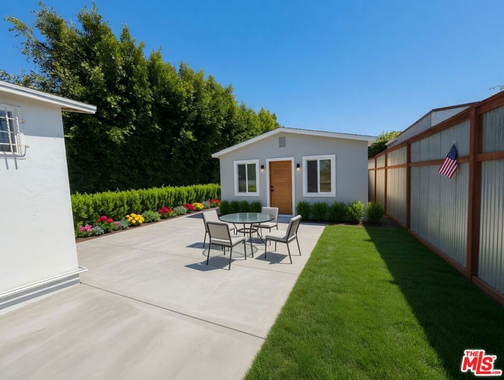 Photo of 438 W Plymouth Street, Inglewood, CA 90302 (MLS # 26837279)