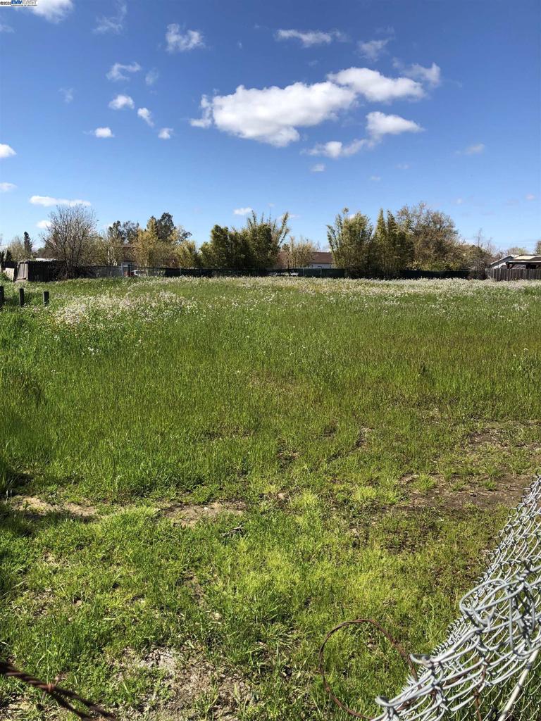 Flat residential lot in a good north Sacramento neighborhood. Definitely buildable, but an easement will be needed by another lot blocking access to the street. Nice opportunity to building a dream home.