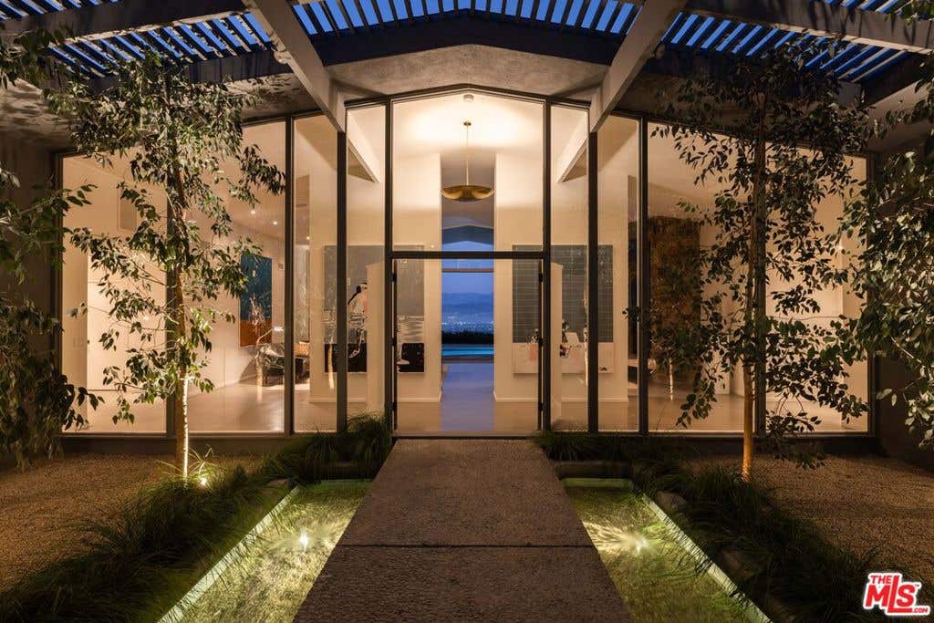 Photo of 8559 Edwin Drive, Los Angeles, CA 90046 (MLS # 26844497)