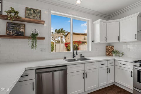 Tiny photo for 1117 Vaquero Drive, Oxnard, CA 93030 (MLS # V1-37218)