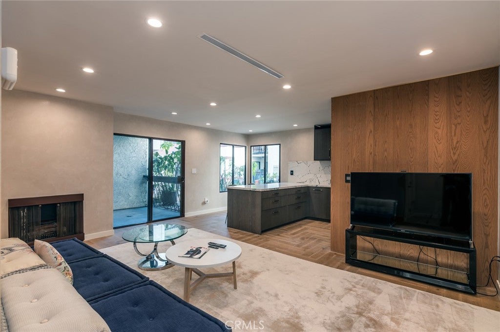 515 N Jackson Street 102