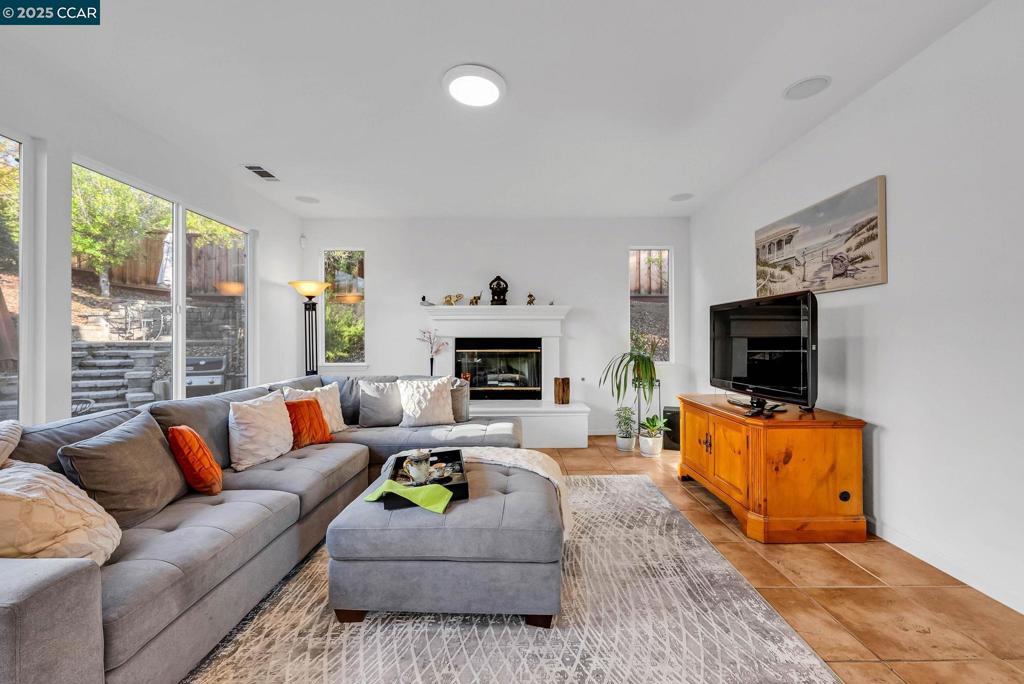 CRYSTAL RANCH - Residential