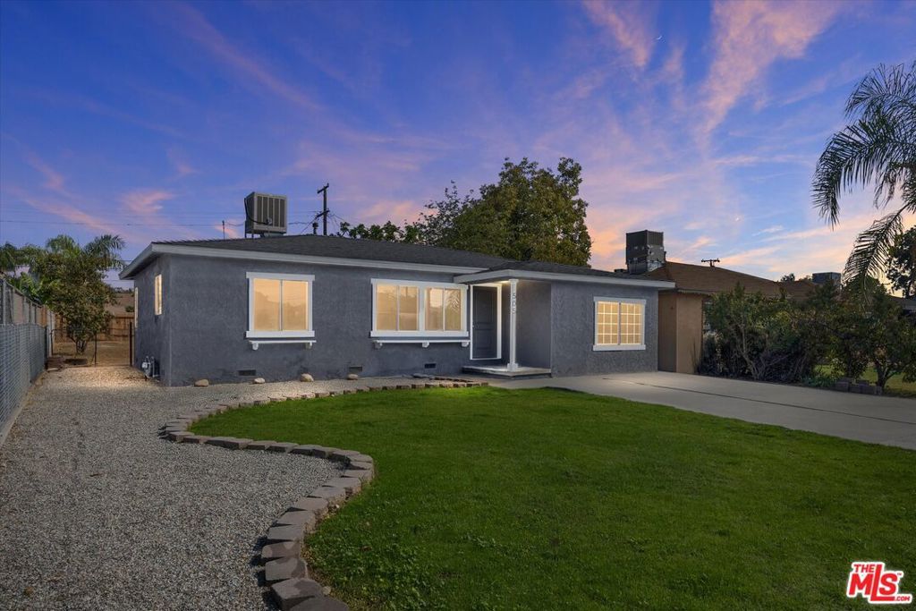 Photo of 505 Larry Street, Bakersfield, CA 93307 (MLS # 25607893)
