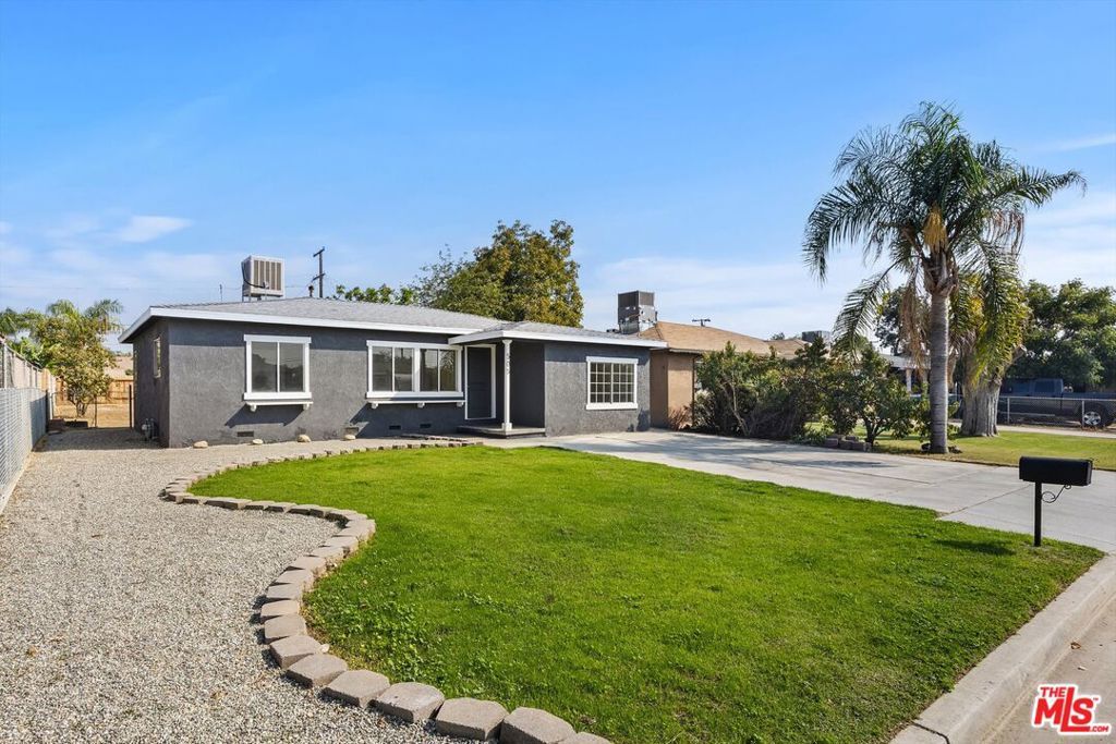Photo of 505 Larry Street, Bakersfield, CA 93307 (MLS # 25607893)