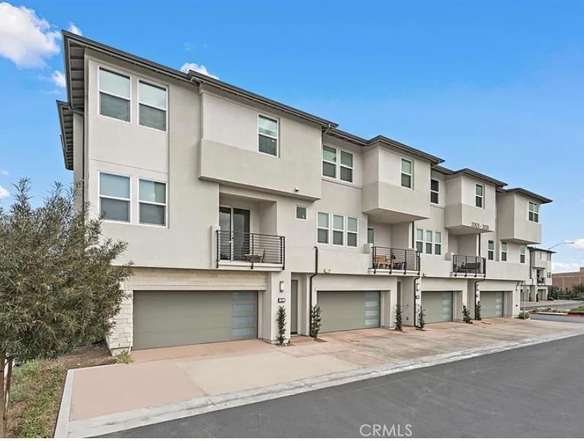 1531 W Bushell