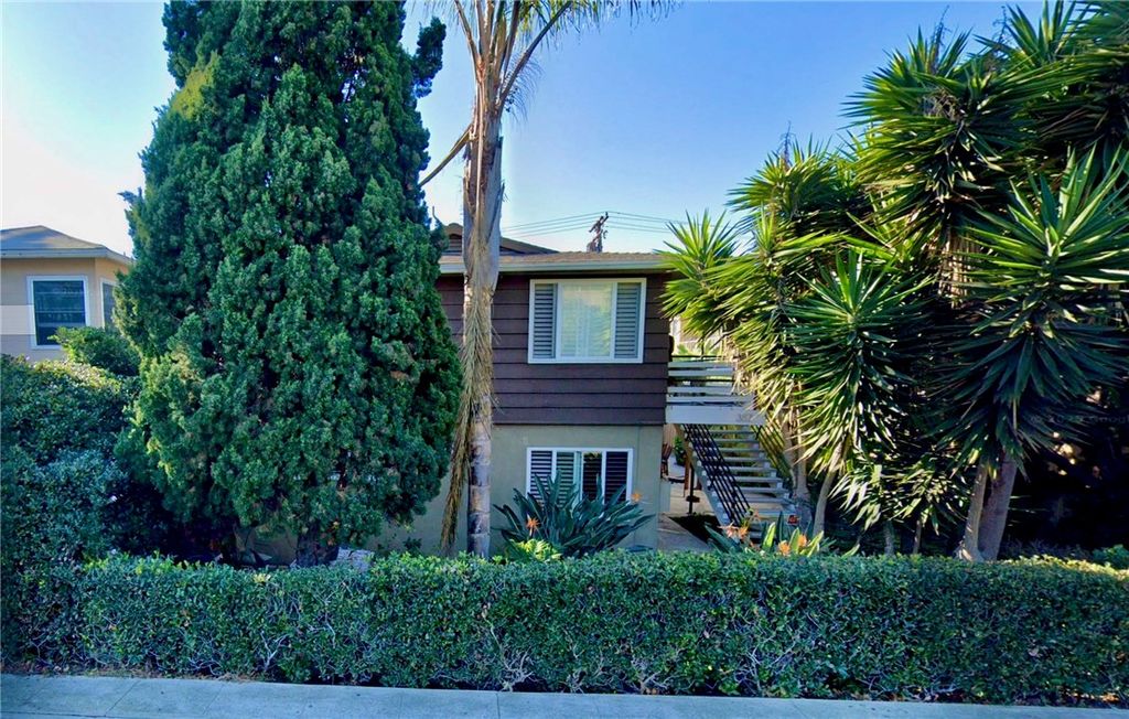 Photo of 387 Cypress Dr #5, Laguna Beach, CA 92651 (MLS # OC26064543)