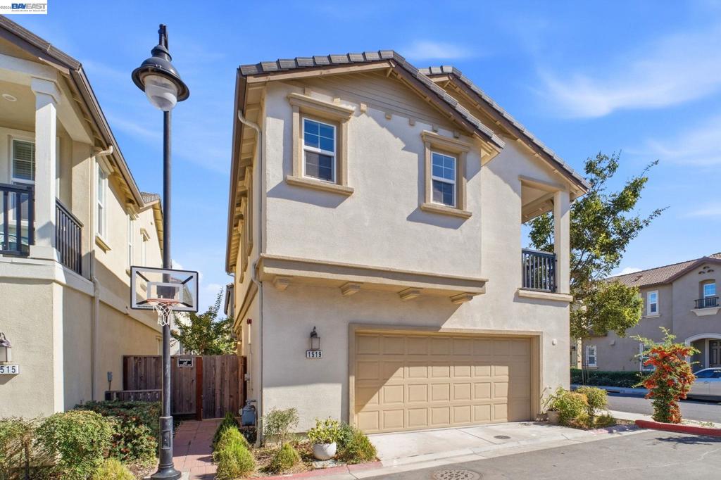 1519 Sylvia St