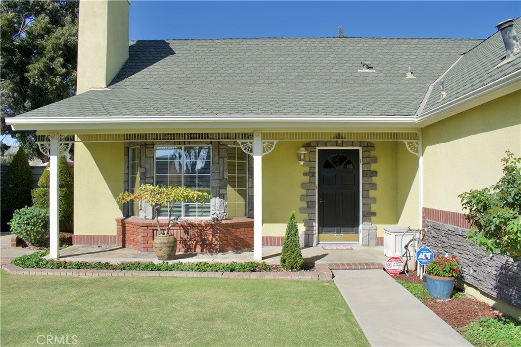 2122 E Cromwell