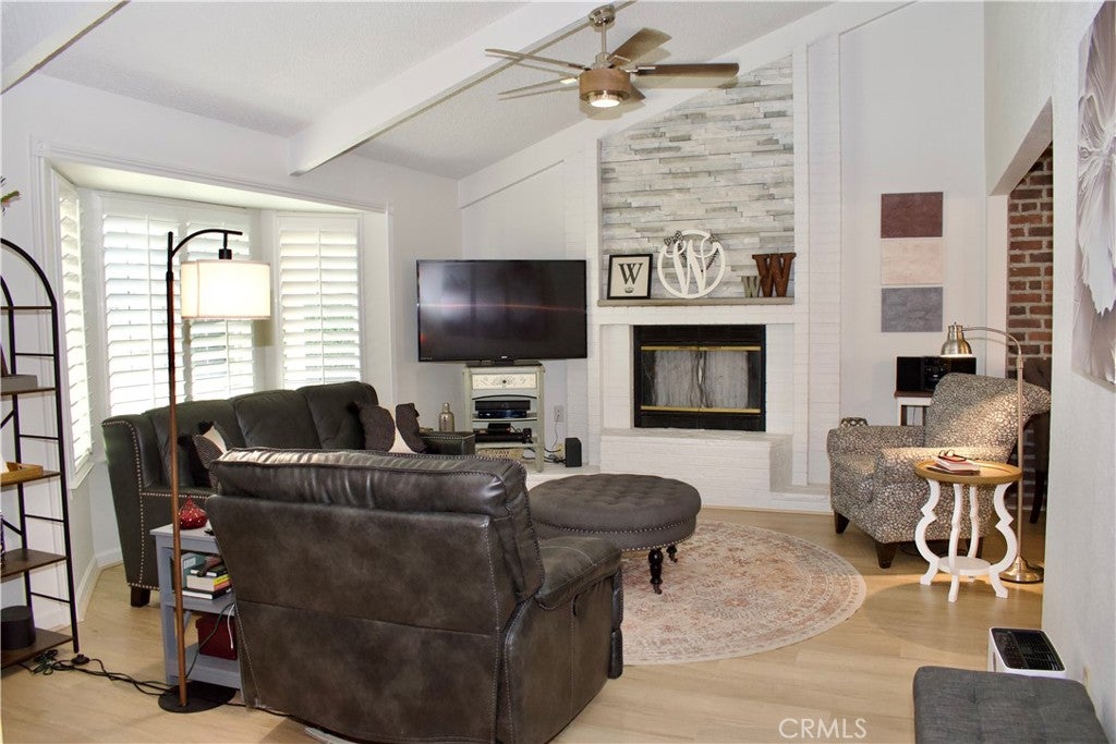 2122 E Cromwell