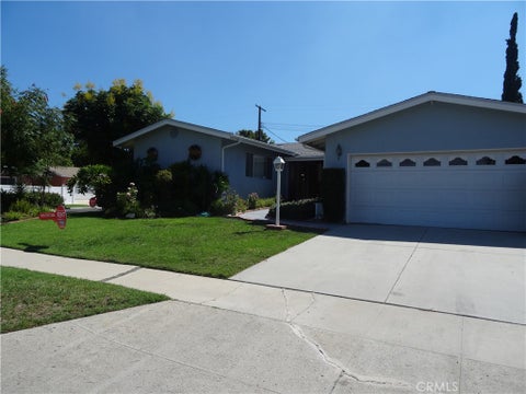 Photo of 23800 Bessemer Street, Woodland Hills, CA 91367 (MLS # SR26233303)
