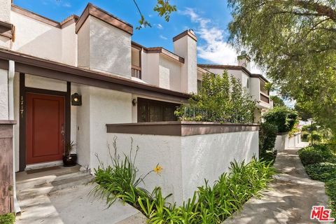 Photo of 17171 Palisades Circle, Pacific Palisades, CA 90272 (MLS # 25611249)