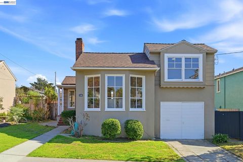 Photo of 1368 Rose St St, Berkeley, CA 94702 (MLS # 41127665)