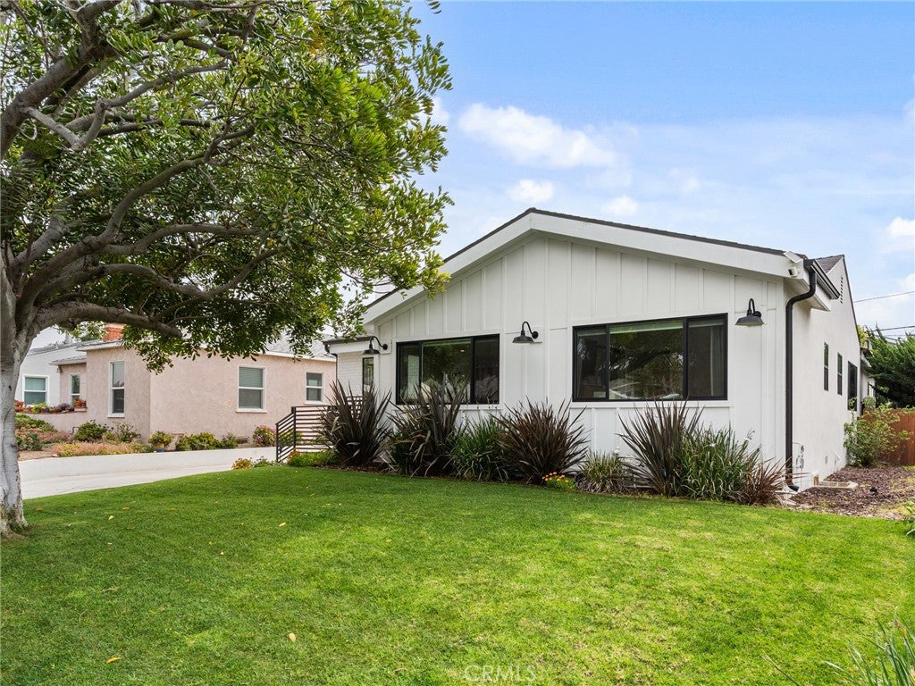 6566 W 85th Street
