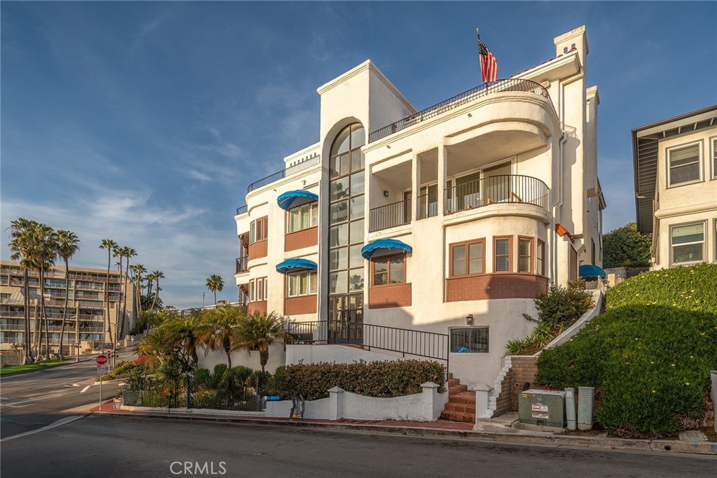 427 Avenida Santa Barbara B
