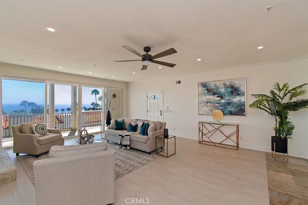 427 Avenida Santa Barbara B