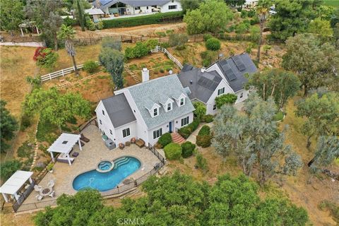 Photo of 375 Woodland Hills Drive, Escondido, CA 92029 (MLS # SW26074485)