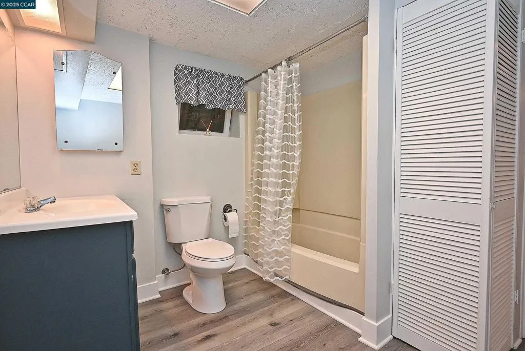 Martinez, California 94553, United States, 4 Bedrooms Bedrooms, ,3 BathroomsBathrooms,Residential,Active,170581