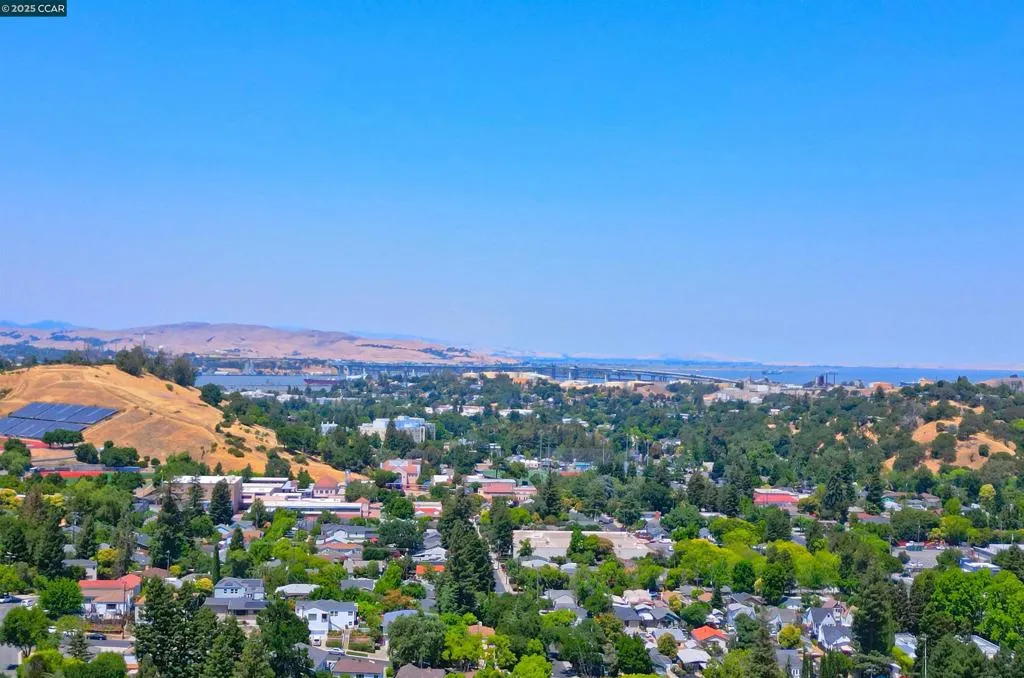 Martinez, California 94553, United States, 4 Bedrooms Bedrooms, ,3 BathroomsBathrooms,Residential,Active,170581