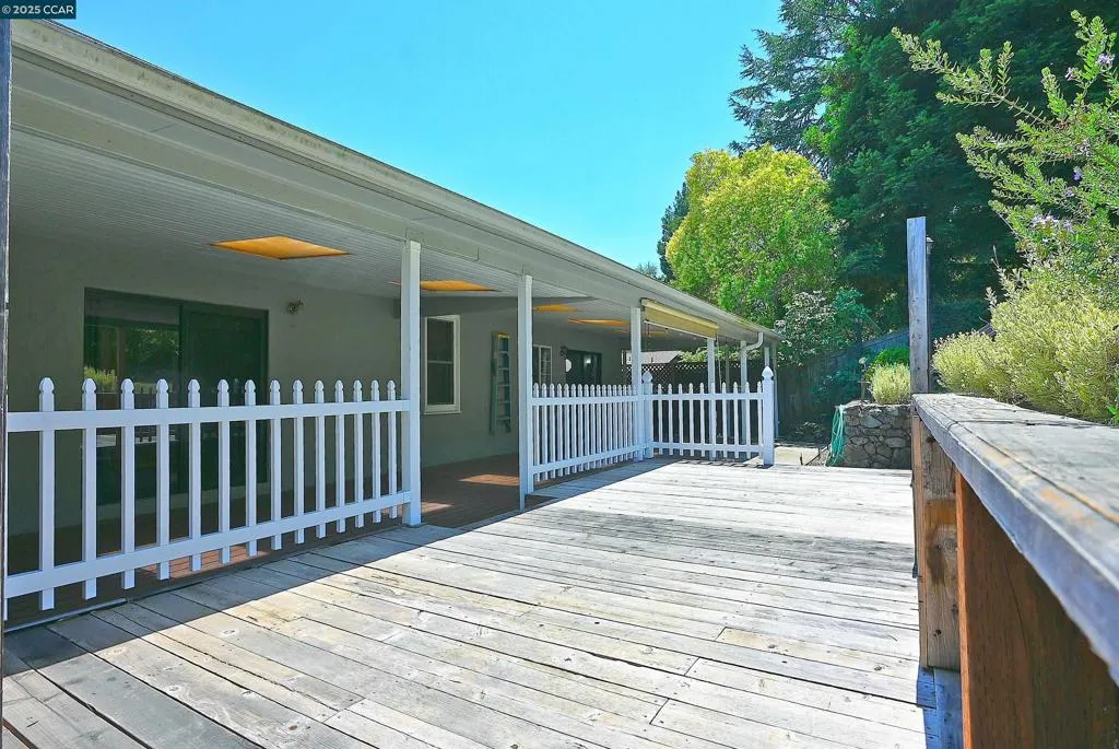 Martinez, California 94553, United States, 4 Bedrooms Bedrooms, ,3 BathroomsBathrooms,Residential,Active,170581