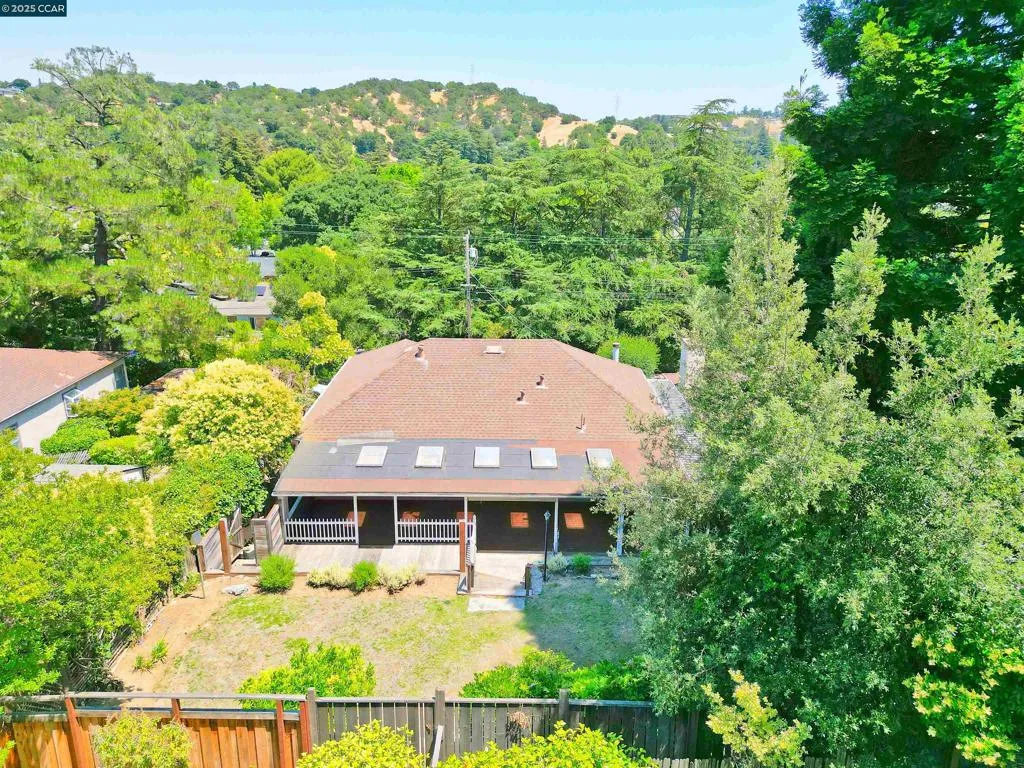 Martinez, California 94553, United States, 4 Bedrooms Bedrooms, ,3 BathroomsBathrooms,Residential,Active,170581