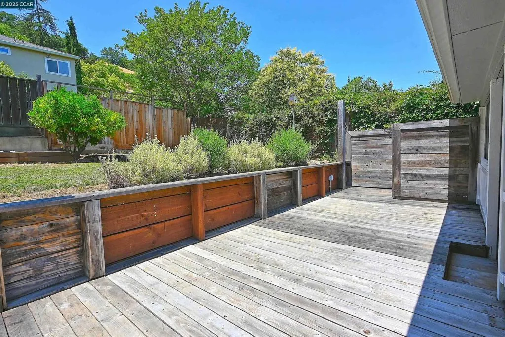 Martinez, California 94553, United States, 4 Bedrooms Bedrooms, ,3 BathroomsBathrooms,Residential,Active,170581