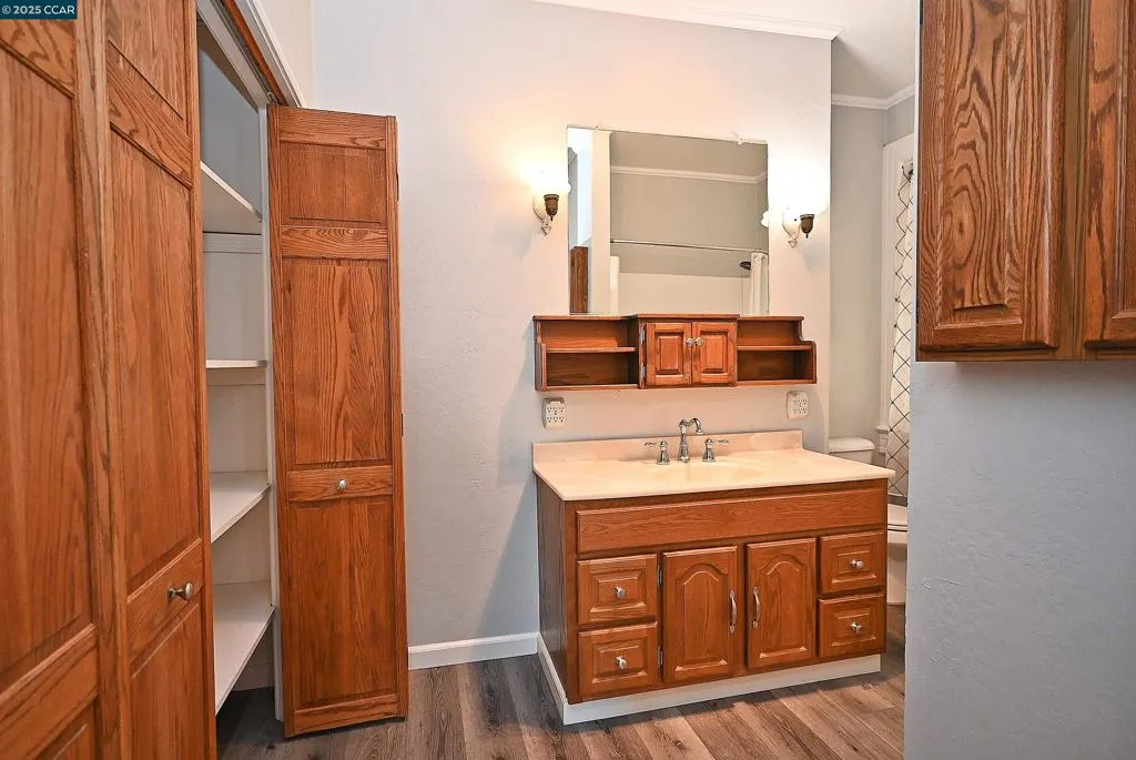 Martinez, California 94553, United States, 4 Bedrooms Bedrooms, ,3 BathroomsBathrooms,Residential,Active,170581