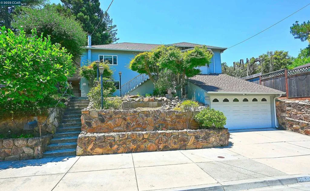 Martinez, California 94553, United States, 4 Bedrooms Bedrooms, ,3 BathroomsBathrooms,Residential,Active,170581