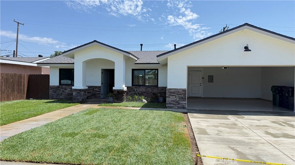 19352 Brookhurst